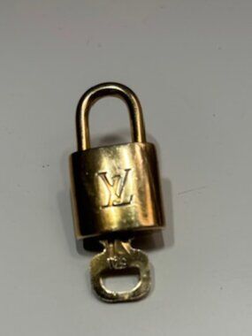 🌟AUTHENTIC LOUIS VUITTON LOCK AND KEY #301🌟-VINTAGE